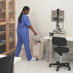 Collecteur à Pédale Rubbermaid Slim Jim 90 L, Coloris Beige -Nettoyage Outils Boutique collecteur p dale rubbermaid slim jim 90 coloris beige 460791 3